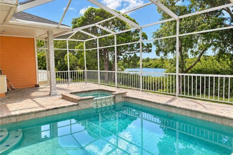 House in Seminole, Florida 5 bedrooms, 284 sq.m. № 2304524 - photo 15