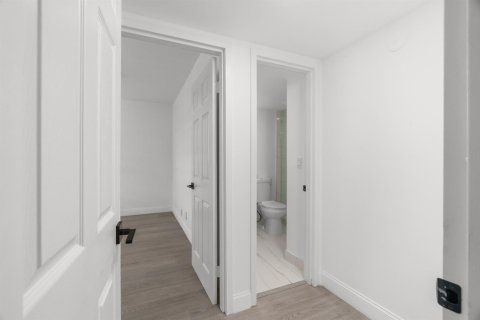 Condo in Delray Beach, Florida, 2 bedrooms  № 2190776 - photo 12