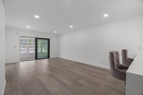 Condo in Delray Beach, Florida, 2 bedrooms  № 2190776 - photo 10