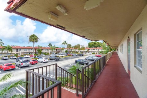 Condo in Delray Beach, Florida, 2 bedrooms  № 2190776 - photo 27