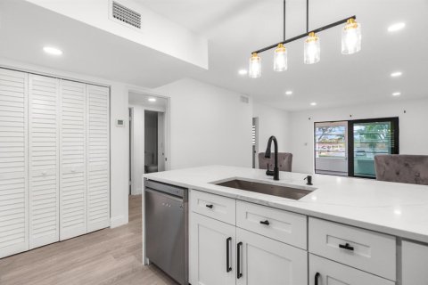 Condo in Delray Beach, Florida, 2 bedrooms  № 2190776 - photo 4