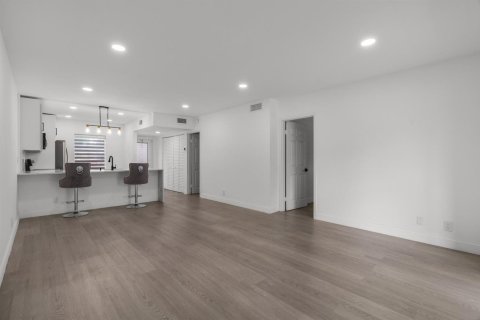 Condo in Delray Beach, Florida, 2 bedrooms  № 2190776 - photo 9
