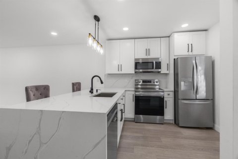 Condo in Delray Beach, Florida, 2 bedrooms  № 2190776 - photo 7