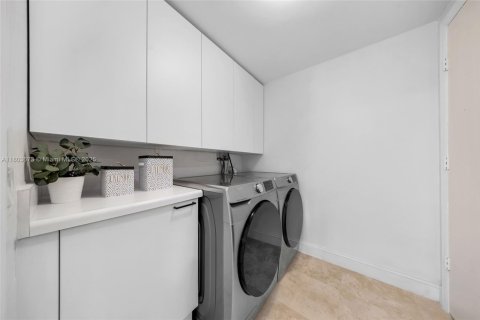 Condo in North Miami, Florida, 3 bedrooms  № 1756918 - photo 16