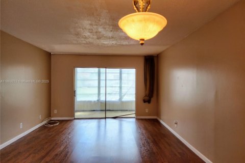 Copropriété à vendre à Lauderdale Lakes, Floride: 2 chambres, 87.7 m2 № 2038181 - photo 21