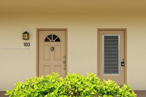 Copropriété à vendre à Lauderdale Lakes, Floride: 2 chambres, 87.7 m2 № 2038181 - photo 2