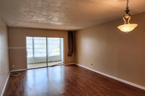 Copropriété à vendre à Lauderdale Lakes, Floride: 2 chambres, 87.7 m2 № 2038181 - photo 22
