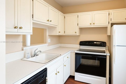 Copropriété à vendre à Lauderdale Lakes, Floride: 2 chambres, 87.7 m2 № 2038181 - photo 4