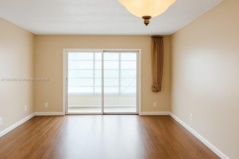 Copropriété à vendre à Lauderdale Lakes, Floride: 2 chambres, 87.7 m2 № 2038181 - photo 5