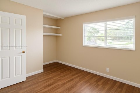 Copropriété à vendre à Lauderdale Lakes, Floride: 2 chambres, 87.7 m2 № 2038181 - photo 12