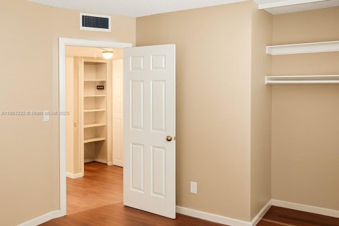 Copropriété à vendre à Lauderdale Lakes, Floride: 2 chambres, 87.7 m2 № 2038181 - photo 11