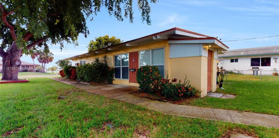 Apartment in Dania Beach, Florida 2 bedrooms, 74.32 sq.m. № 1921114