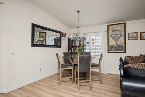 Villa ou maison à vendre à St. Lucie, Floride: 2 chambres, 131.83 m2 № 2189189 - photo 17