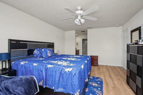 Villa ou maison à vendre à St. Lucie, Floride: 2 chambres, 131.83 m2 № 2189189 - photo 24