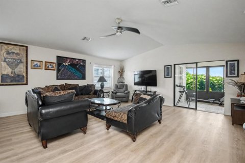 Villa ou maison à vendre à St. Lucie, Floride: 2 chambres, 131.83 m2 № 2189189 - photo 8