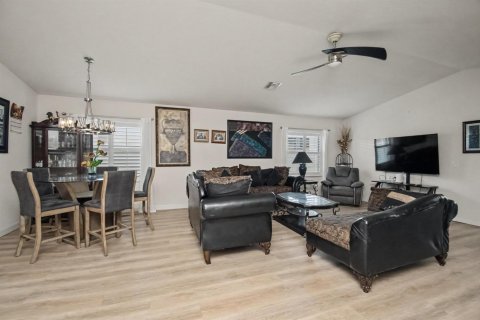 Villa ou maison à vendre à St. Lucie, Floride: 2 chambres, 131.83 m2 № 2189189 - photo 11
