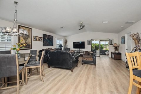 Villa ou maison à vendre à St. Lucie, Floride: 2 chambres, 131.83 m2 № 2189189 - photo 7
