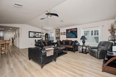 Villa ou maison à vendre à St. Lucie, Floride: 2 chambres, 131.83 m2 № 2189189 - photo 9