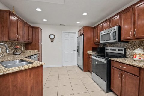 Villa ou maison à vendre à St. Lucie, Floride: 2 chambres, 131.83 m2 № 2189189 - photo 16