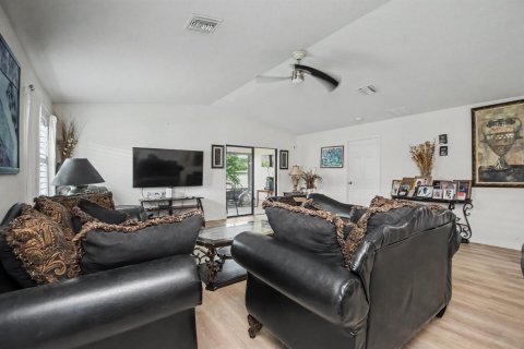 Villa ou maison à vendre à St. Lucie, Floride: 2 chambres, 131.83 m2 № 2189189 - photo 14