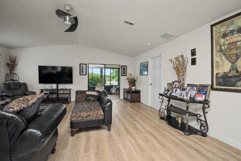 Villa ou maison à vendre à St. Lucie, Floride: 2 chambres, 131.83 m2 № 2189189 - photo 12