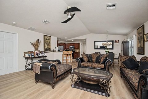 Villa ou maison à vendre à St. Lucie, Floride: 2 chambres, 131.83 m2 № 2189189 - photo 10