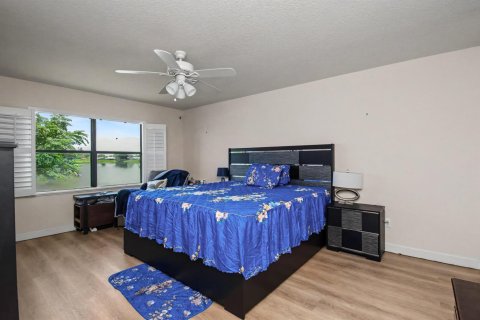 Villa ou maison à vendre à St. Lucie, Floride: 2 chambres, 131.83 m2 № 2189189 - photo 23