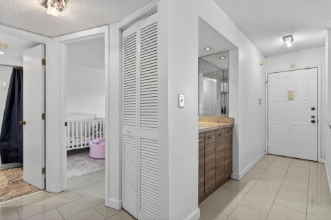 Купить кондоминиум в Тамарак, Флорида 4 комнаты, 112.88м2, № 2187195 - фото 9