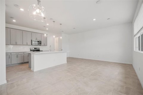 Townhouse in Davenport, Florida 3 bedrooms, 150.69 sq.m. № 2384126 - photo 12