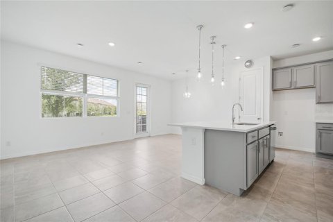 Townhouse in Davenport, Florida 3 bedrooms, 150.69 sq.m. № 2384126 - photo 7