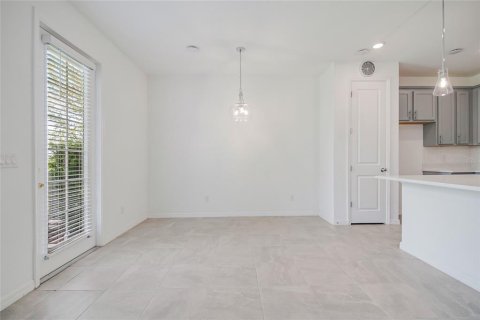 Townhouse in Davenport, Florida 3 bedrooms, 150.69 sq.m. № 2384126 - photo 10