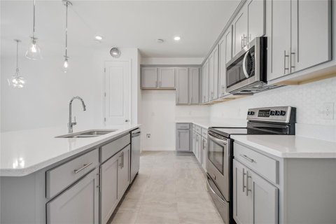 Townhouse in Davenport, Florida 3 bedrooms, 150.69 sq.m. № 2384126 - photo 14