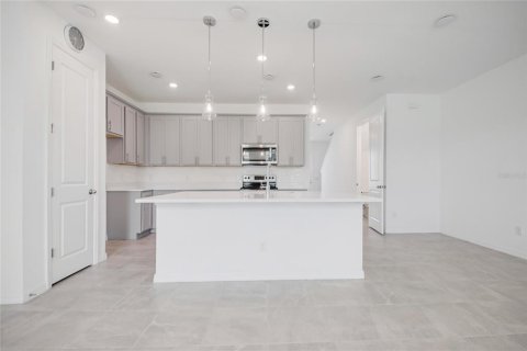 Townhouse in Davenport, Florida 3 bedrooms, 150.69 sq.m. № 2384126 - photo 13