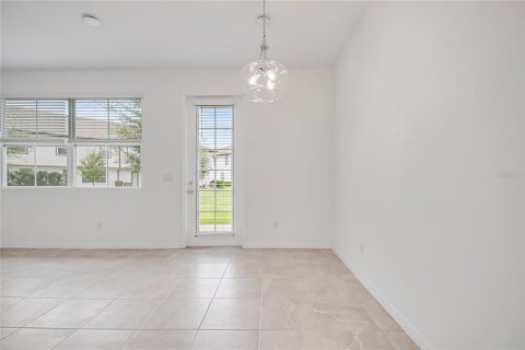 Townhouse in Davenport, Florida 3 bedrooms, 150.69 sq.m. № 2384126 - photo 11