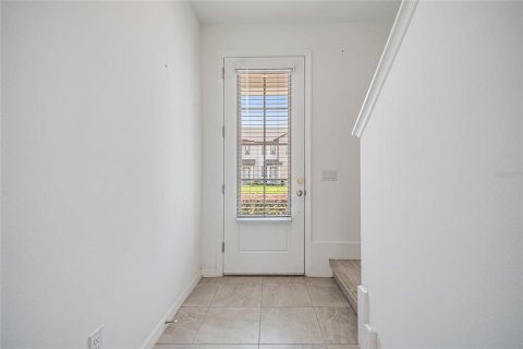 Townhouse in Davenport, Florida 3 bedrooms, 150.69 sq.m. № 2384126 - photo 3