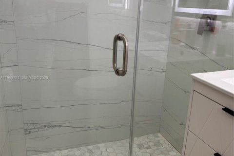 House in Miami, Florida 3 bedrooms, 140.65 sq.m. № 2064123 - photo 15