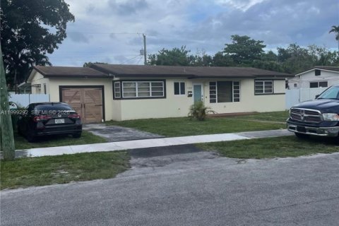 House in Miami, Florida 3 bedrooms, 140.65 sq.m. № 2064123