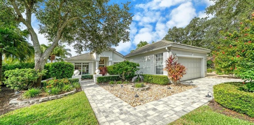House in University Park, Florida 2 bedrooms, 149.57 sq.m. № 2391438
