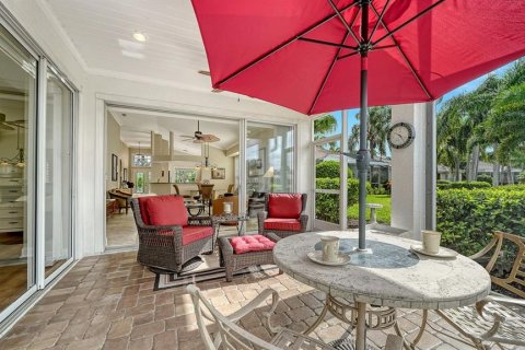 House in University Park, Florida 2 bedrooms, 149.57 sq.m. № 2391438 - photo 12