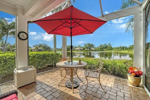 House in University Park, Florida 2 bedrooms, 149.57 sq.m. № 2391438 - photo 10