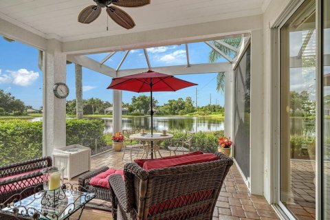 House in University Park, Florida 2 bedrooms, 149.57 sq.m. № 2391438 - photo 9