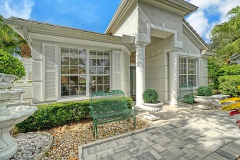 House in University Park, Florida 2 bedrooms, 149.57 sq.m. № 2391438 - photo 3