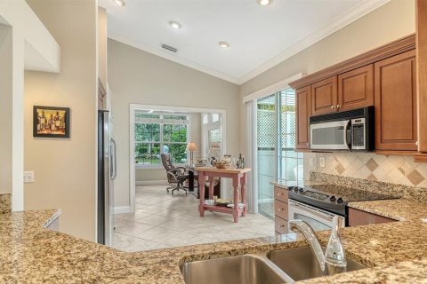 House in University Park, Florida 2 bedrooms, 149.57 sq.m. № 2391438 - photo 20