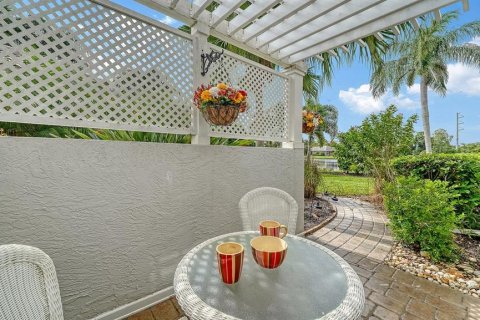 House in University Park, Florida 2 bedrooms, 149.57 sq.m. № 2391438 - photo 26