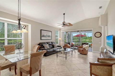 House in University Park, Florida 2 bedrooms, 149.57 sq.m. № 2391438 - photo 7