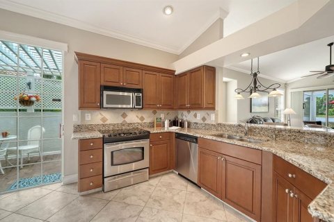 House in University Park, Florida 2 bedrooms, 149.57 sq.m. № 2391438 - photo 21
