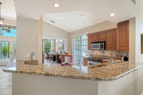 House in University Park, Florida 2 bedrooms, 149.57 sq.m. № 2391438 - photo 19