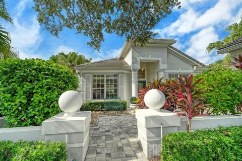 House in University Park, Florida 2 bedrooms, 149.57 sq.m. № 2391438 - photo 2