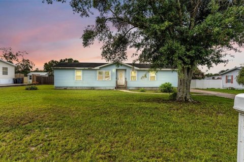 House in Mulberry, Florida 3 bedrooms, 119.19 sq.m. № 2285371