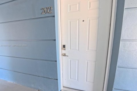 Снять в аренду квартиру в Майами, Флорида 38.09м2, № 1989554 - фото 10